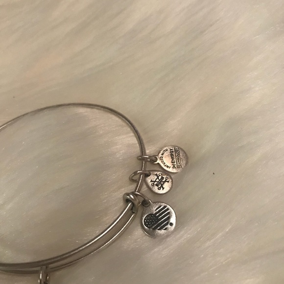 NWOT Alex and Ani Silver Initial Q Bracelet - Picture 3 of 4